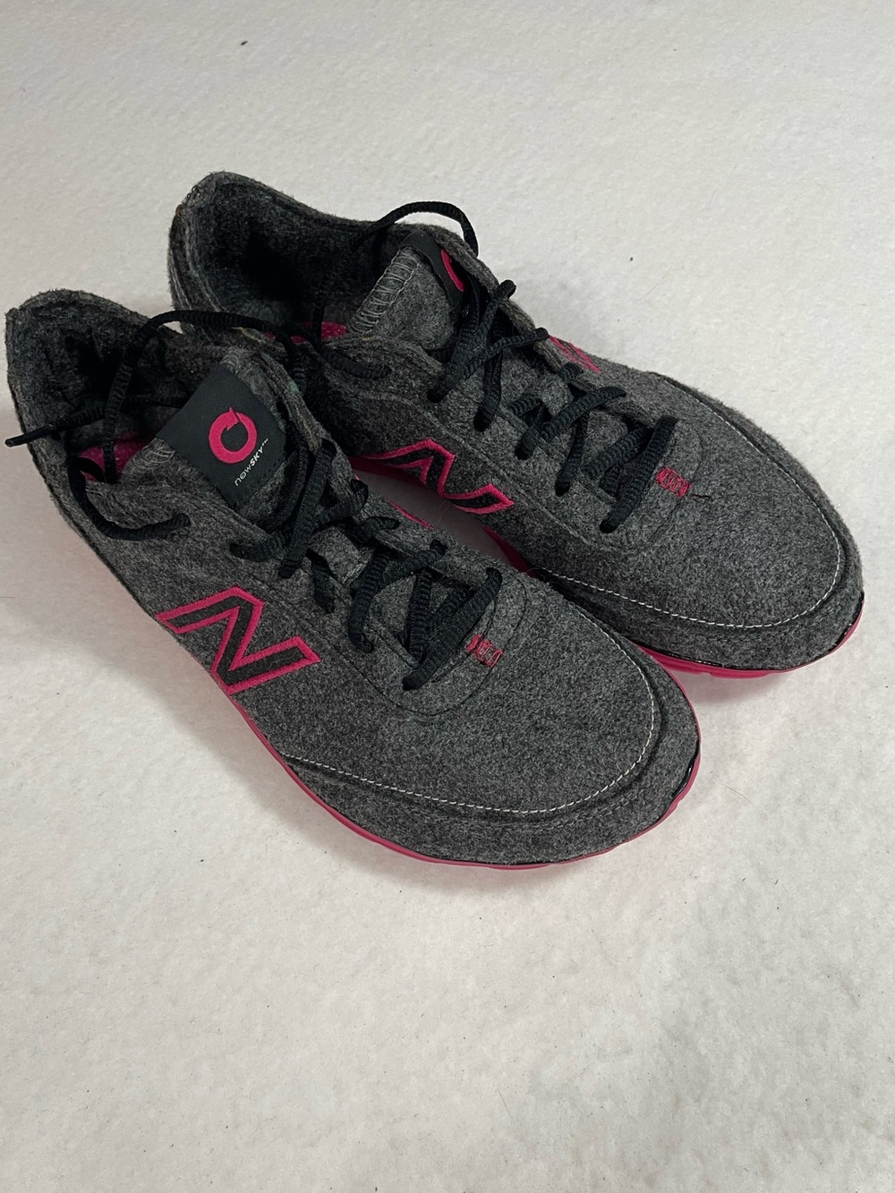 New Balance Newsky Recycled Sneakers size 8 charcoal and hot pink